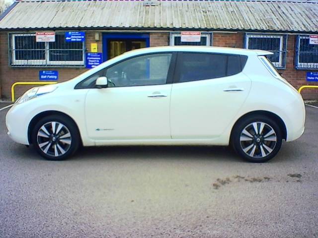 Nissan Leaf 0.0 80kW Tekna 30kWh 5dr Auto Hatchback Electric White