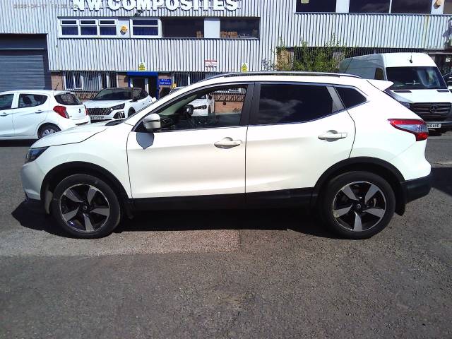 Nissan Qashqai 1.2 DiG-T N-Tec+ 5dr Hatchback Petrol White