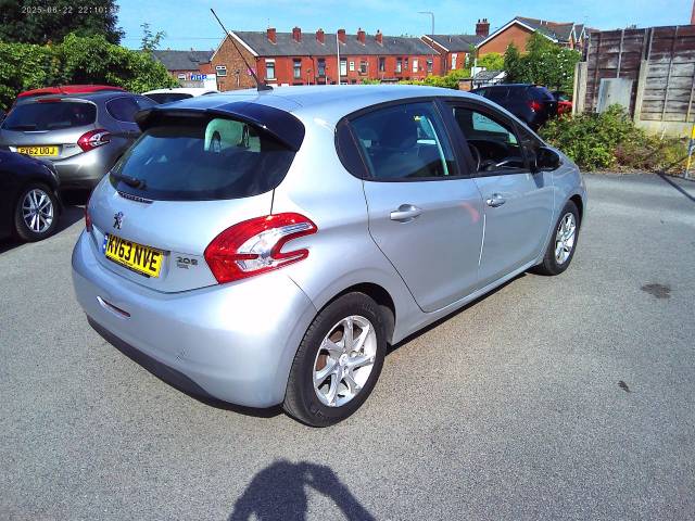 2013 Peugeot 208 1.4 e-HDi Active 5dr EGC