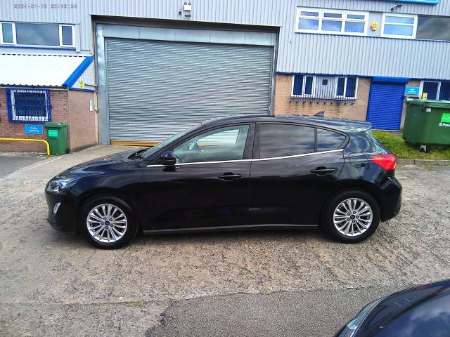 Ford Focus 1.0 EcoBoost 125 Titanium 5dr Hatchback Petrol Black