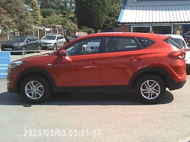 Hyundai TUCSON 1.7 CRDi Blue Drive S 5dr 2WD Estate Diesel Red