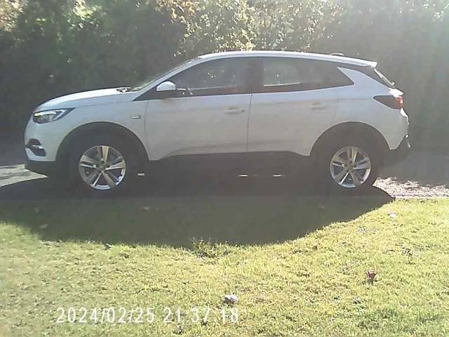 Vauxhall Grandland X 1.2 Turbo SE 5dr Hatchback Petrol White
